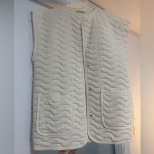 Zara Cream Quilted Vest with Wave Pattern